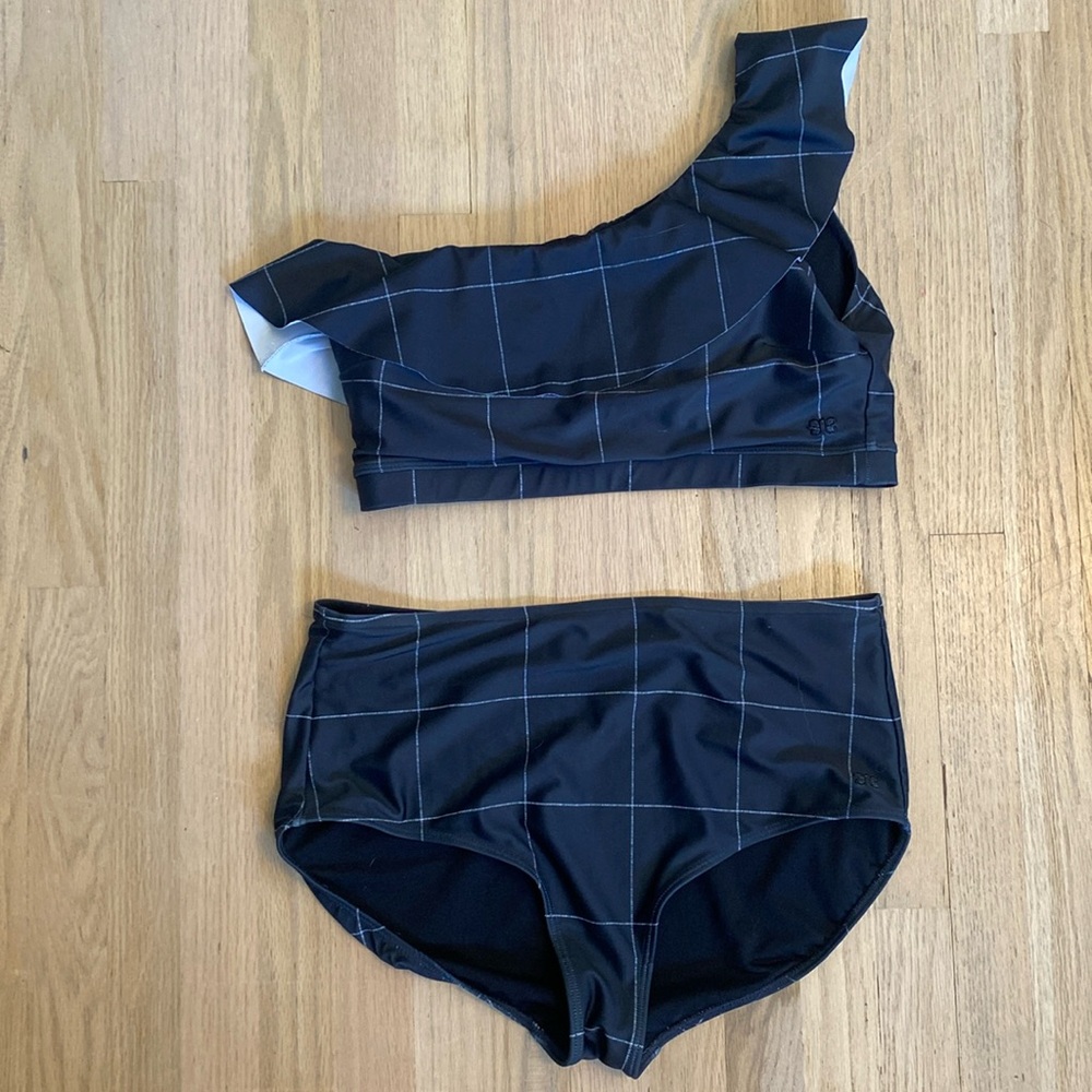 Albion fit icon wave crop brisbane with high rise bottoms L/XL